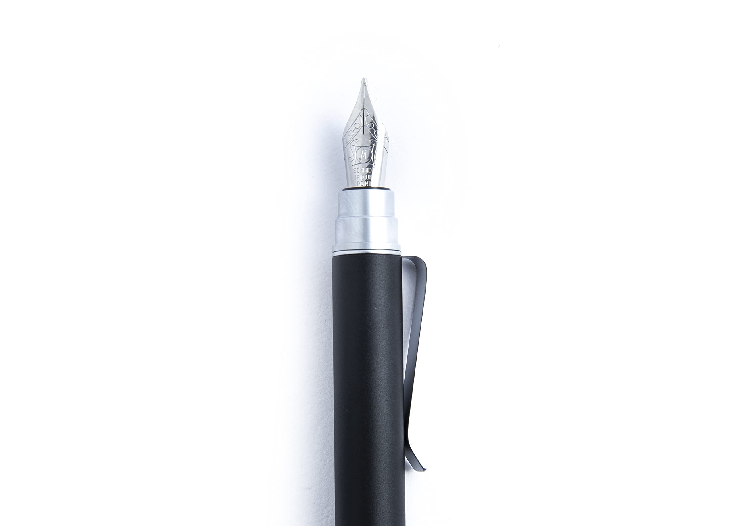 nava-design-magnetica-penna-stilografica-alluminio-nero-argento-tratto-0-6-mm image 3