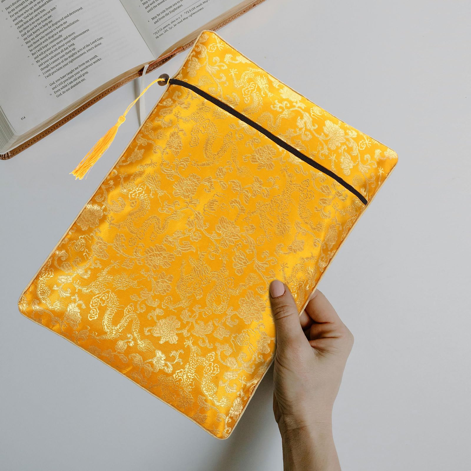 mitama-junior-astuccio-con-zip-giallo-pencil-case-multifunzione-per-scuola-e-not image 2