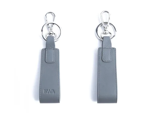 nava-design-smooth-portachiavi-in-pelle-grigio-con-anello-in-acciaio image 1