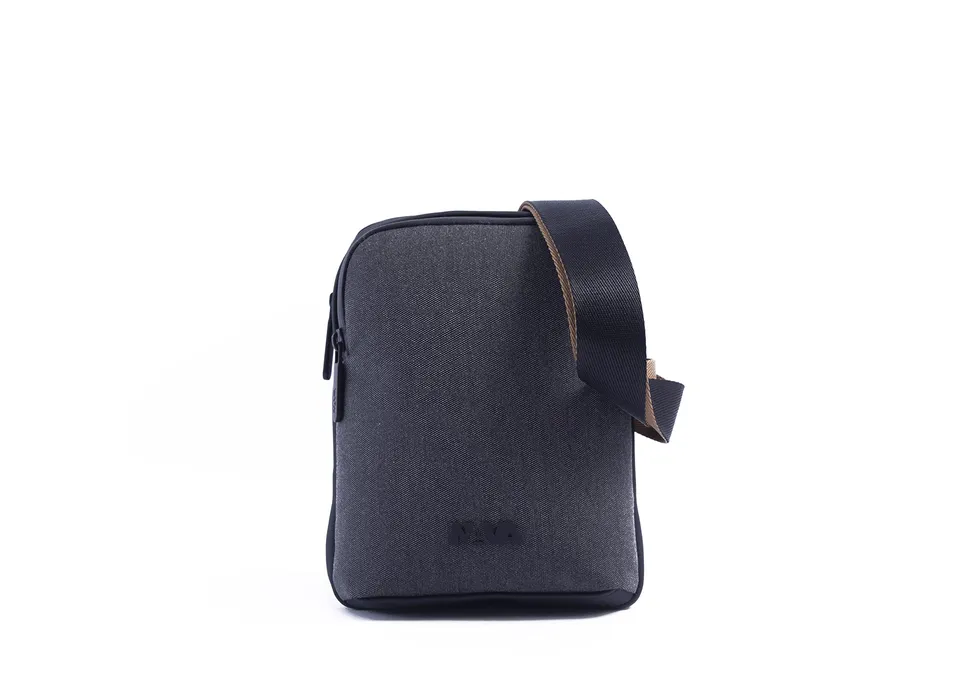 nava-design-motion-tracolla-slim-2-scomparti-grigio-kaky-25-x-20-x-6-cm image 1
