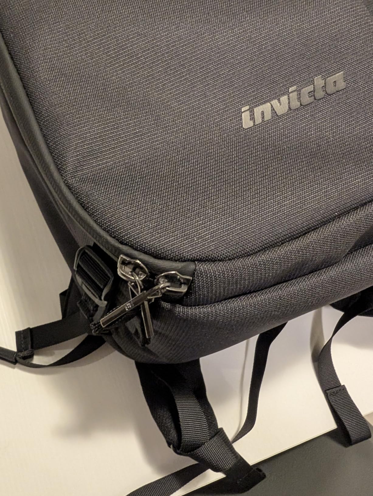 Deluso dalla tasca laptop